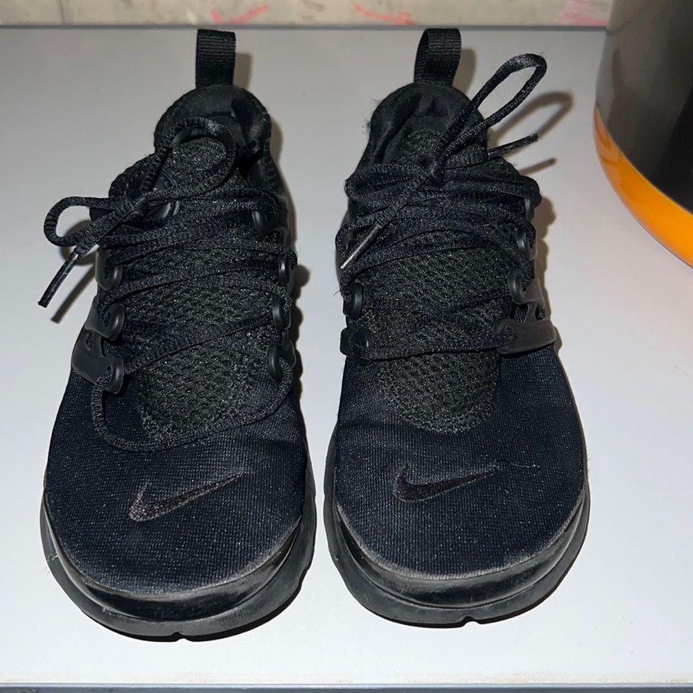 Little boys used Nike shoes size 2y